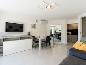 Möbel, Interior Design, Flooring, Holz, Decke, Fussboden, Couch, Tabelle, Zimmer, Wohnzimmer