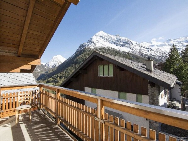 Ciel, Bâtiment, Propriété, Nuage, Montagne, Fenêtre, Bois, Neige, Arbre, Maison