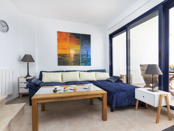 Möbel, Eigentum, Tabelle, Bilderrahmen, Komfort, Couch, Azurblau, Fenster, Holz, Interior Design