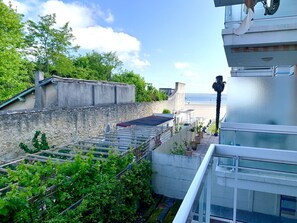 Ciel, Nuage, Plante, Jour, L'Eau, Bleu Azur, Architecture Navale, Navire, Bateau, Design Urbain