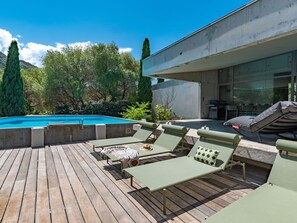 Ciel, Piscine, Ombre, Mobilier De Jardin, Plante, Nuage, Condominium, Design Urbain, Bâtiment, Arbre