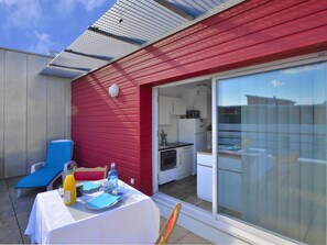 Bâtiment, Propriété, Fenêtre, Meubles, Table, Bleu, Chaise, Bleu Azur, Ombre, Maison