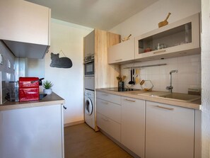 Cabinetry, Eigentum, Countertop, Holz, Interior Design, Küche, Gebäude, Die Architektur, Herd, Sinken