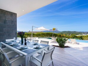 Ciel, Bâtiment, Propriété, L'Eau, Plante, Bleu Azur, Piscine, Architecture, Arbre, Condominium