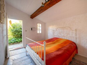 Plante, Bâtiment, Fenêtre, Bois, Confort, Ombre, Design Intérieur, Sol, Mur, Sol
