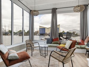 Meubles, Propriété, Bâtiment, Canapé, Fenêtre, Chaise, Table, Confort, Ciel, Ombre