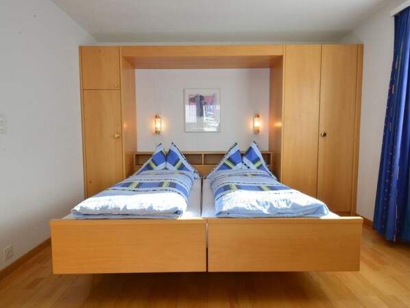 Bùtiment, Propriété, Meubles, Confort, Bleu, Bois, Cadre De Lit, Maison, Sol, Ombre