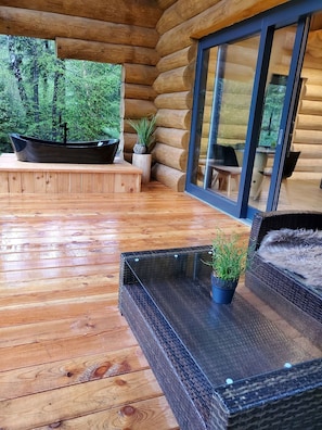 Plante, Meubles, Ciel, Propriété, Table, Bâtiment, Nuage, Fenêtre, Chaise, Mobilier De Jardin