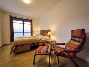 Möbel, Gebäude, Komfort, Fenster, Holz, Tabelle, Kissen, Flooring, Interior Design, Wohnzimmer