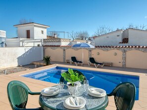 Bleu, Piscine, Pot De Fleur, Meubles, Mobilier De Jardin, Recours, Composite, Plante D'Appartement, Chaise, Biens