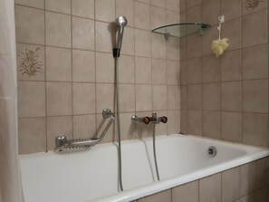 Bathtub, Plumbing Fixture, Shower Head, Tap, Bathroom, Shower, Interior Design, Floor, Shower Bar