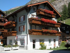 Plante, Bâtiment, Propriété, Fenêtre, Ciel, Arbre, Maison, Zone Résidentielle, Loisir, Immobilier