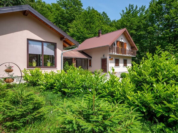 Pflanze, Eigentum, Fenster, Gebäude, Himmel, Baum, Haus, Vegetation, Grundstueck, Hütte