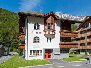 Ciel, Bâtiment, Plante, Fenêtre, Propriété, Nuage, Arbre, Design Urbain, Zone Résidentielle, Quartier