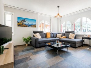 Couch, Tabelle, Möbel, Azurblau, Pflanze, Fenster, Studio Couch, Interior Design, Wohnzimmer, Komfort