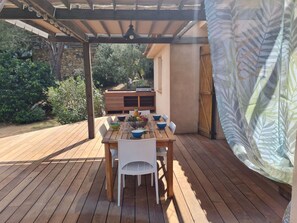 Table, Plant, Property, Furniture, Wood, Building, Shade, Interior Design, Tree, Porch