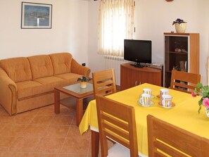 Tabelle, Möbel, Eigentum, Couch, Bilderrahmen, Holz, Komfort, Gebäude, Interior Design, Wohnzimmer