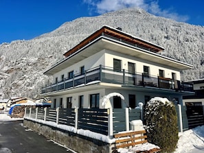 Ciel, Bâtiment, Montagne, Neige, Fenêtre, Nuage, Pente, Maison, Plante, Zone Résidentielle