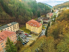 Baum, Wohngebiet, Nachbarschaft, Zuhause, Haus, Wohnung, Vorort, Familienauto, Bergdorf
