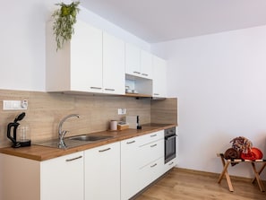 Cabinetry, Évier, Evier, Meubles, Robinet, Comptoir, Luminaire Plomberie, Design Intérieur, Bois, Cuisine