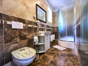 Sol, Design Intérieur, Sol, Luminaire Plomberie, Plafond, Éclairage, Pièce, Plomberie, Meubles, Salle De Bains