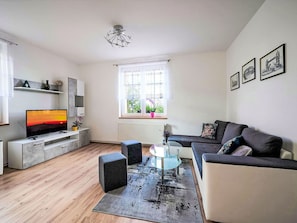 Meubles, Design Intérieur, Sol, Canapé, Sol, Salon, Pièce, Télévision, Plafond, Éclairage