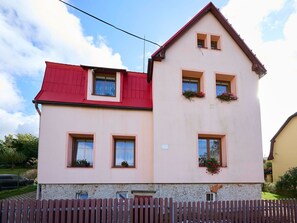 Nuage, Ciel, Bâtiment, Propriété, Fenêtre, Plante, Maison, Bois, Clôture