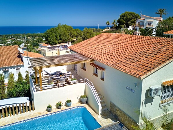 Bâtiment, Propriété, Ciel, Bleu Azur, L'Eau, Bleu, Arbre, Piscine, Architecture, Maison