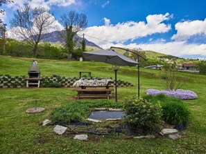 Plant, Property, Building, Natural Landscape, Tree, Land Lot, House, Cottage, Landscape, Residential Area