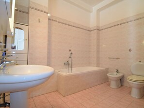 Zapfhahn, Armatur, Badewanne, Eigentum, Badezimmer, Lila, Sinken, Bad Sink, Gebäude