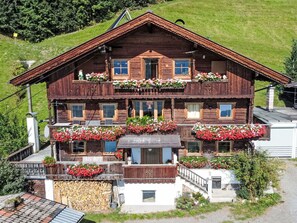 Plant, Building, Window, Wood, Flower, Architecture, House, Tree, Urban Design, Neighbourhood