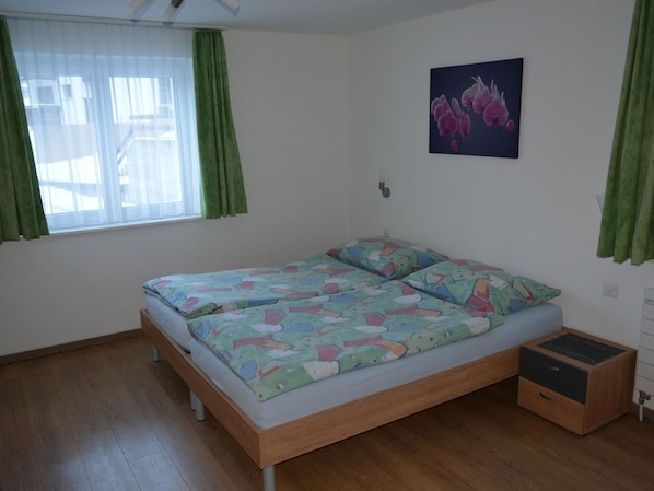 Window, Building, Comfort, Bed Frame, Wood, Pillow, Interior Design, Curtain, Floor, Bed