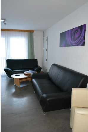 Couch, Furniture, Property, Comfort, Interior Design, Studio Couch, Floor, Living Room, Window, Flooring