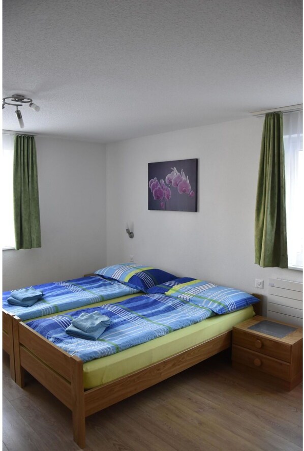 Meubles, Bâtiment, Confort, Violet, Éclairage, Maison, Bois, Cadre De Lit, Design Intérieur, Rideau