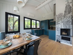 Ciel, BĂątiment, Table, FenĂȘtre, Mobilier De Jardin, Design Urbain, Bois, Ombre, Condominium, Maison