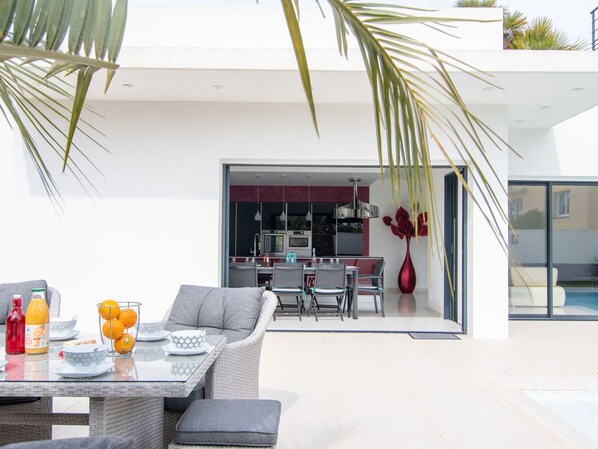 Sky, Building, Table, Window, Outdoor Furniture, Urban Design, Wood, Shade, Condominium, House