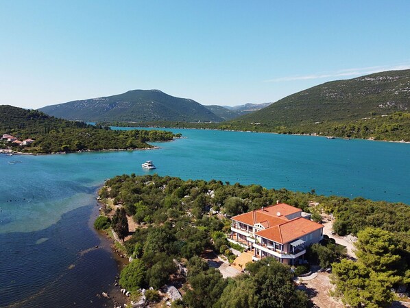 Water, Sky, Mountain, Azure, Nature, Natural Landscape, Lake, Coastal And Oceanic Landforms, Building, Tree