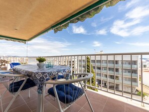 L'Eau, Plante, Ciel, Propriété, Nuage, Piscine, Bleu Azur, Arbre, Mobilier De Jardin, Ombre