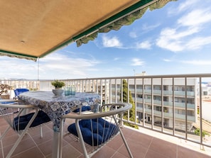 L'Eau, Plante, Ciel, Propriété, Nuage, Piscine, Bleu Azur, Arbre, Mobilier De Jardin, Ombre