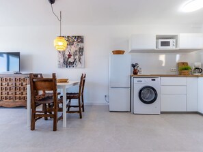 L'Eau, Plante, Ciel, Propriété, Nuage, Piscine, Bleu Azur, Arbre, Mobilier De Jardin, Ombre