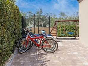 L'Eau, Plante, Ciel, Propriété, Nuage, Piscine, Bleu Azur, Arbre, Mobilier De Jardin, Ombre