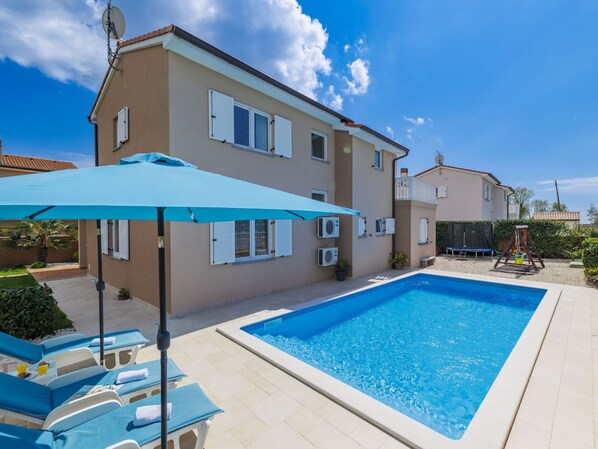 Water, Plant, Sky, Property, Cloud, Swimming Pool, Azure, Tree, Outdoor Furniture, Shade