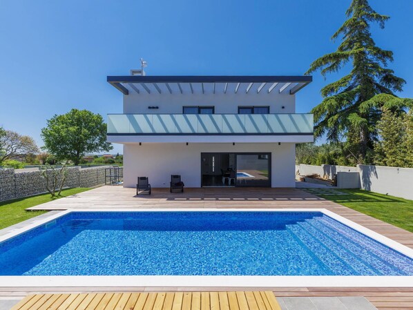 L'Eau, Plante, Ciel, Propriété, Nuage, Piscine, Bleu Azur, Arbre, Mobilier De Jardin, Ombre