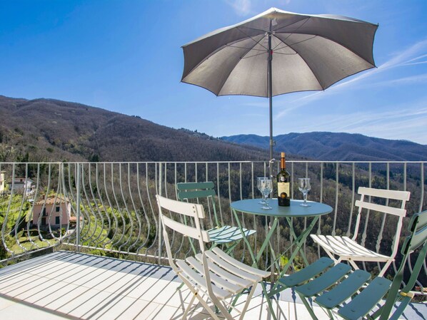 L'Eau, Plante, Ciel, Propriété, Nuage, Piscine, Bleu Azur, Arbre, Mobilier De Jardin, Ombre