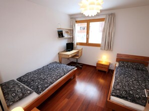 Möbel, Komfort, Fenster, Holz, Interior Design, Fussboden, Flooring, Gebäude, Tabelle, Wohnzimmer