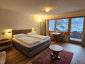 Möbel, Eigentum, Komfort, Gebäude, Holz, Fenster, Lampe, Interior Design, Tabelle, Die Architektur