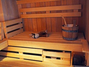 Property, Wood, Interior Design, Wood Stain, Flooring, Floor, Building, Hardwood, Wall, Tableware