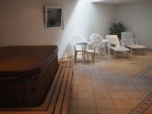 Eigentum, Möbel, Pflanze, Holz, Beleuchtung, Bilderrahmen, Interior Design, Komfort, Flooring, Fussboden