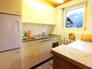 Comptoir, Cabinetry, Meubles, Propriété, Évier, Evier, Bois, Design Intérieur, Appareil De Cuisine, Cuisine