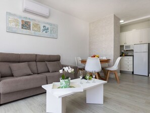 Table, Meubles, Propriété, Canapé, Confort, Design Intérieur, Salon, Canapé-Lit, Cadre